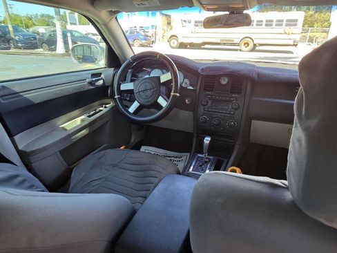 Used 2005 Chrysler 300 RWD image 15