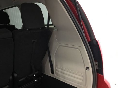 Used 2015 Dodge Grand Caravan SXT FWD image 17