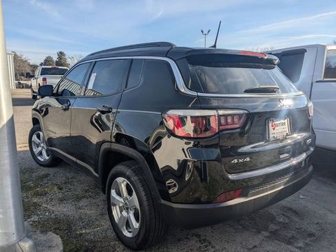 Used 2018 Jeep Compass Latitude w/ Popular Equipment Group image 4