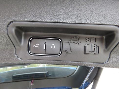 Used 2020 Ford Explorer XLT AWD/4WD image 19