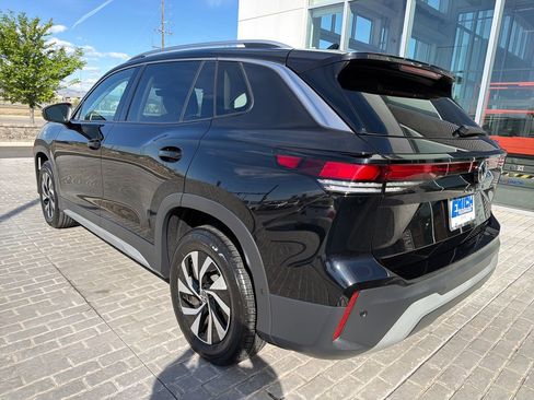 Used 2025 Volkswagen Tiguan S image 5