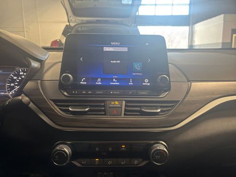 Used 2025 Nissan Altima 2.5 SV image 17