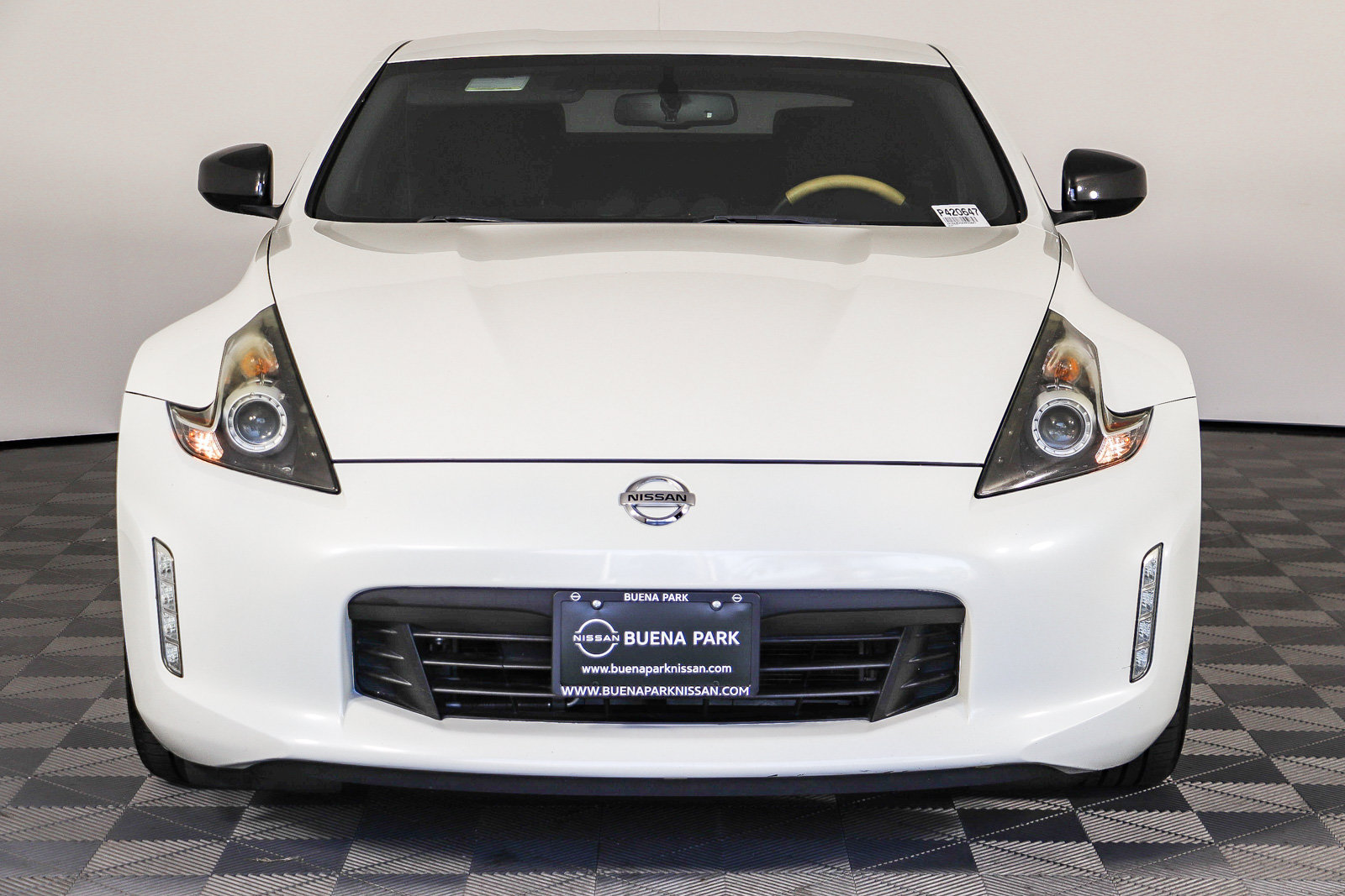 Used 2019 Nissan 370Z Coupe w/ Z34 Heritage Edition - White RWD image 2