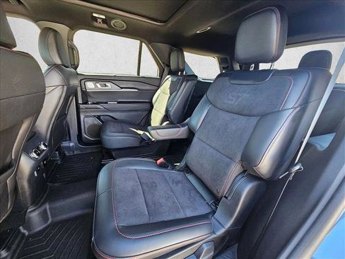 Used 2025 Ford Explorer ST image 15