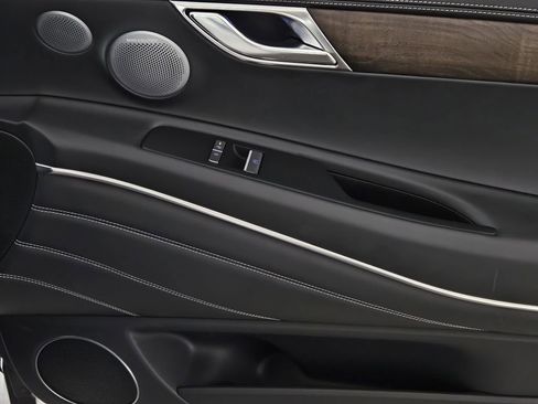 Used 2025 Genesis GV80 2.5T Prestige image 32