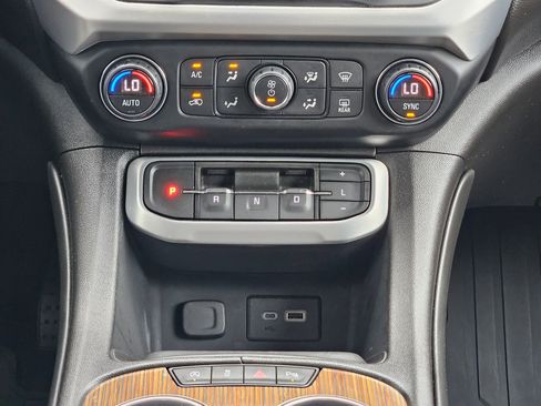 Used 2022 GMC Acadia SLE FWD image 14