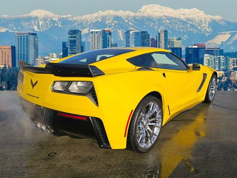 Used 2015 Chevrolet Corvette Z06 w/ 3LZ Preferred Equipment Group image 17