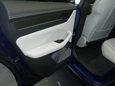 Certified 2026 Porsche Macan Turbo Electric AWD/4WD image 19