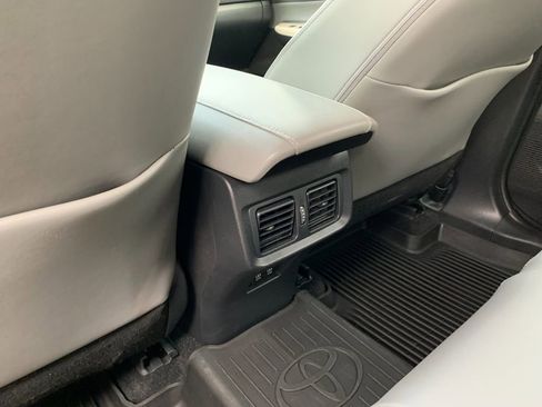 Used 2022 Toyota Venza Limited w/ Advanced Technology Package image 15