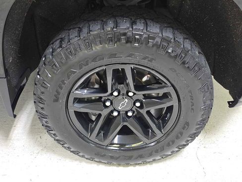 Used 2021 Chevrolet Silverado 1500 LT Trail Boss w/ Convenience Package II image 9