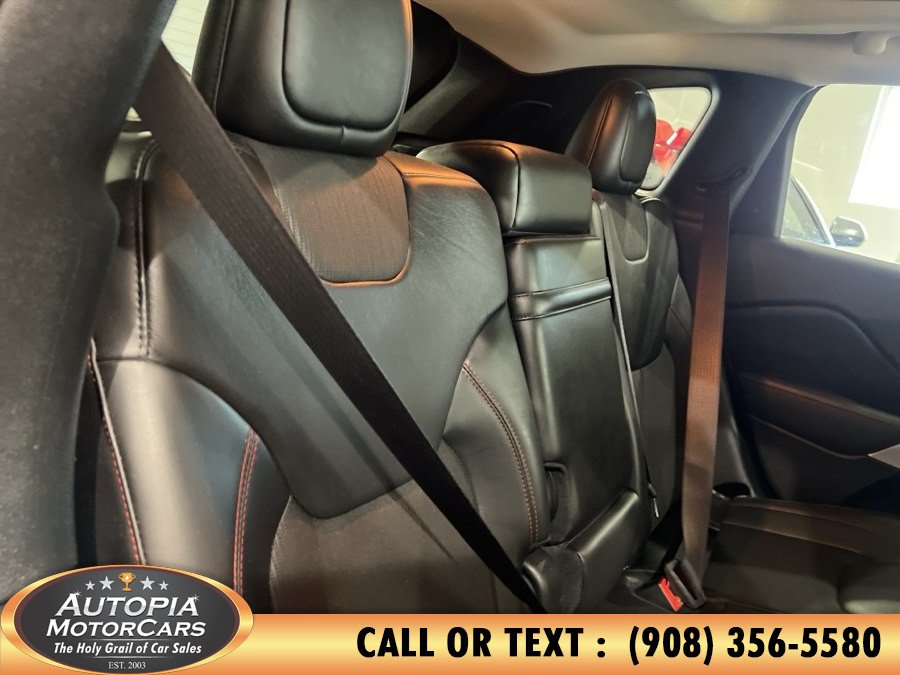 Used 2018 Jeep Cherokee Trailhawk AWD/4WD image 18