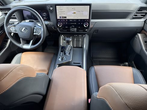 Used 2026 Lexus GX 550 w/ Accessory Package (2T) AWD/4WD image 29