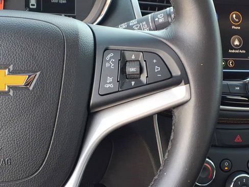 Used 2021 Chevrolet Trax LT w/ Driver Confidence Package FWD image 18