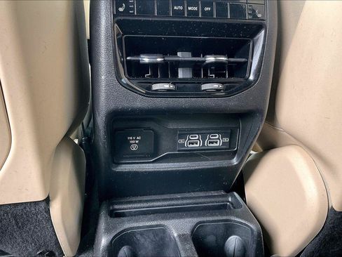 Used 2023 Jeep Grand Cherokee L Limited AWD/4WD image 36
