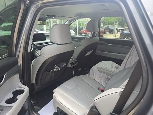 Used 2025 Hyundai Palisade SEL FWD image 9
