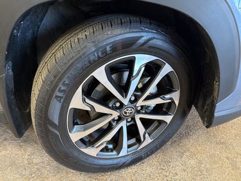 Used 2023 Toyota Corolla Cross XLE w/ Convenience Package image 13