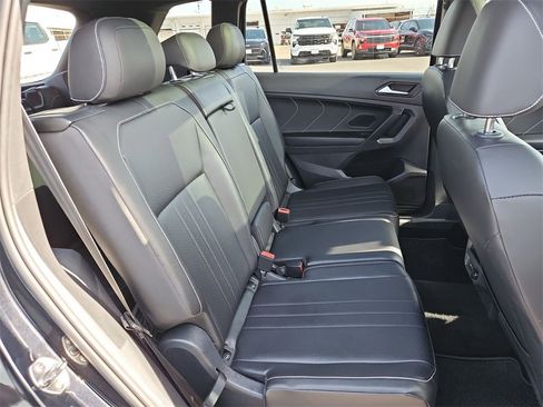 Used 2022 Volkswagen Tiguan SE R-Line image 27