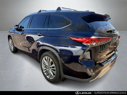 Used 2023 Toyota Highlander Platinum image 4