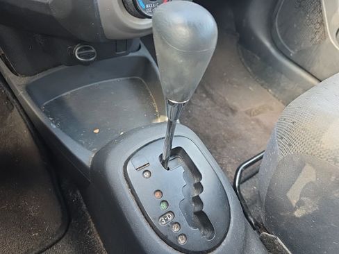 Used 2010 Toyota Yaris 4-Door Hatchback image 20