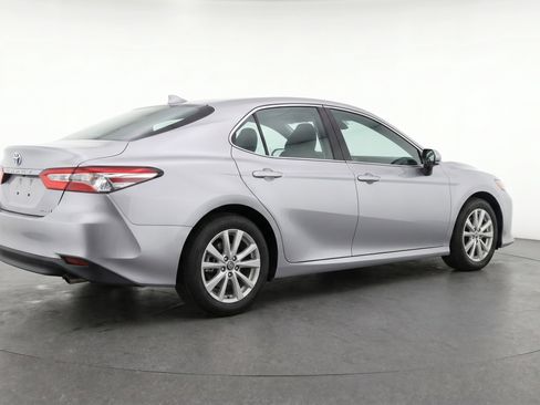 Used 2025 Toyota Camry LE FWD image 9
