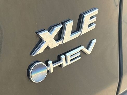 Used 2025 Toyota RAV4 XLE AWD/4WD image 10