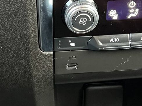 Used 2025 GMC Yukon XL Denali AWD/4WD image 39