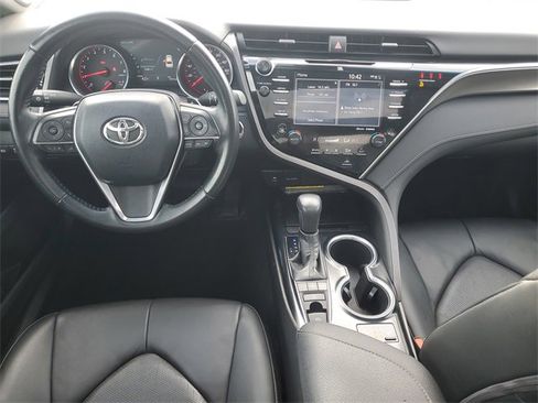 Used 2018 Toyota Camry XSE image 9