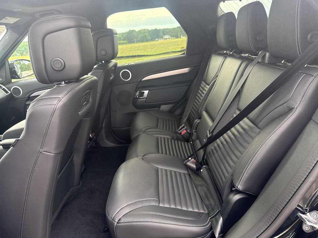 Certified 2025 Land Rover Discovery Dynamic SE AWD/4WD image 18