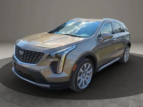 Used 2020 Cadillac XT4 Premium Luxury w/ Driver Assist Package AWD/4WD image 2