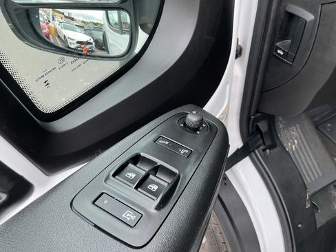 Used 2025 RAM ProMaster 2500 w/ Convenience Group FWD image 11