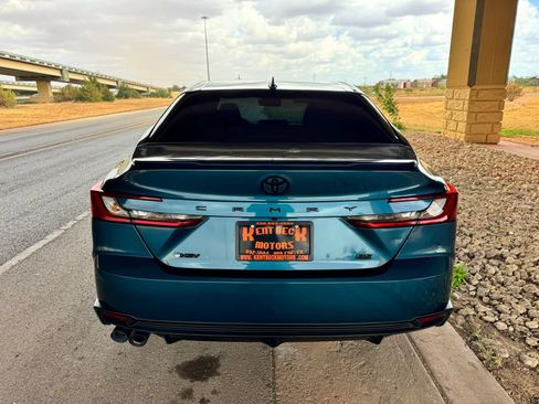 Used 2025 Toyota Camry SE w/ Convenience Package FWD image 4