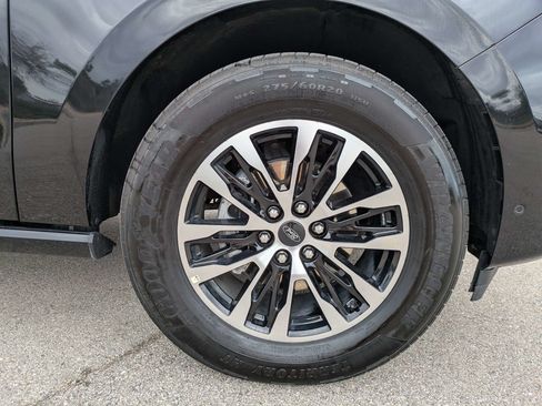 Used 2025 Ford Expedition Platinum AWD/4WD image 11