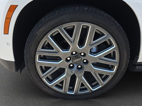 Used 2025 GMC Yukon Denali Ultimate AWD/4WD image 4