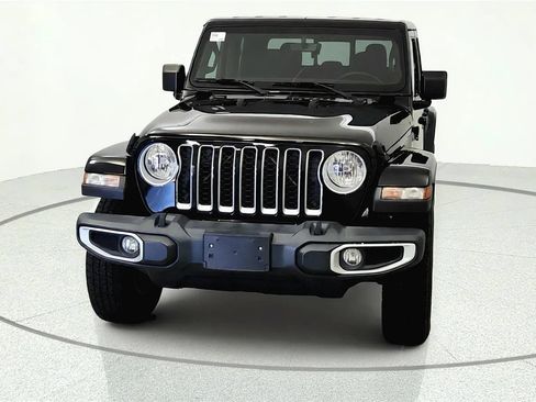 Used 2022 Jeep Gladiator Overland w/ Cold Weather Group AWD/4WD image 2
