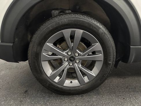 Used 2024 Ford Explorer XLT w/ Equipment Group 202A AWD/4WD image 13