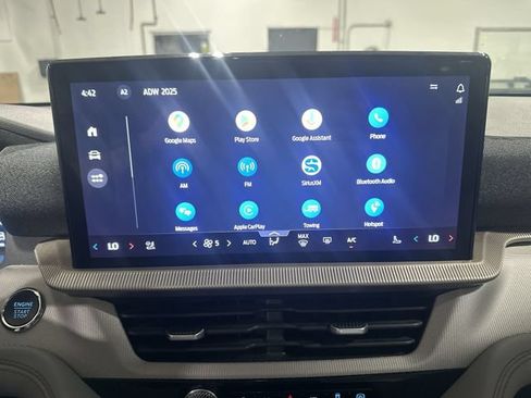 Used 2025 Ford Explorer Active w/ Active Comfort Package AWD/4WD image 16