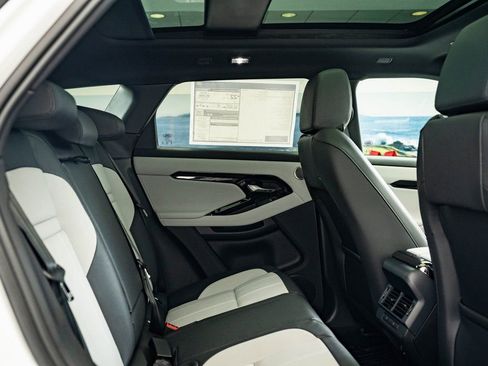 Used 2026 Land Rover Range Rover Evoque Dynamic SE image 37