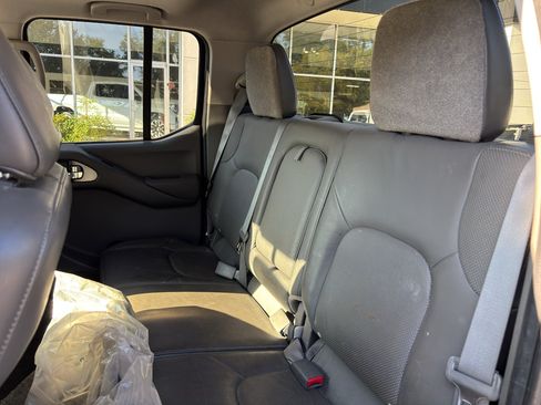 Used 2012 Nissan Frontier SL w/ Moonroof Pkg AWD/4WD image 13