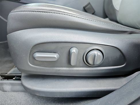 Used 2019 Chevrolet Blazer LT image 29