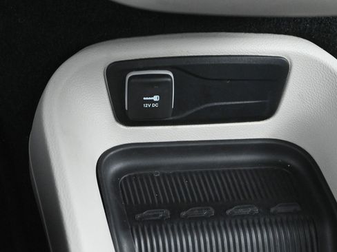 Used 2024 Chrysler Pacifica Touring-L FWD image 23