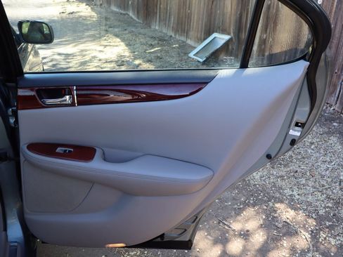Used 2004 Lexus ES 330 FWD image 25