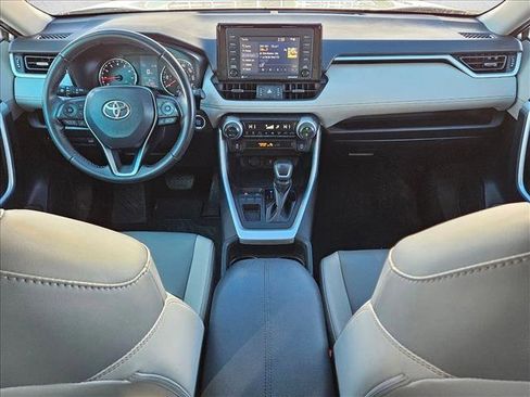 Used 2021 Toyota RAV4 XLE Premium image 19