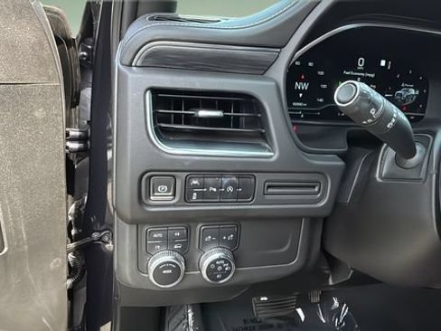Used 2023 GMC Yukon XL SLT AWD/4WD image 22