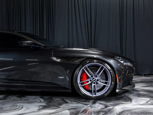 Used 2019 Aston Martin DBS Superleggera RWD image 4