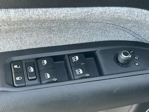 Used 2024 Jeep Compass Latitude image 25