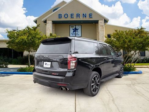 Used 2023 Chevrolet Suburban RST w/ Sport Performance Package image 5