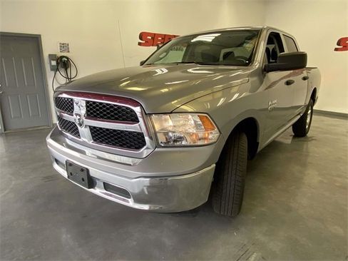 Used 2022 RAM 1500 Classic SLT image 7