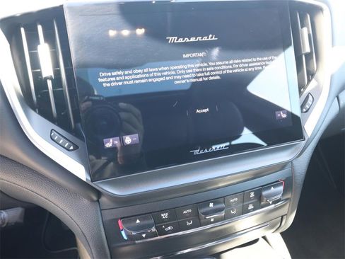 Used 2021 Maserati Ghibli S image 19