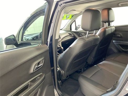 Used 2022 Chevrolet Trax LT w/ LT Convenience Package image 29