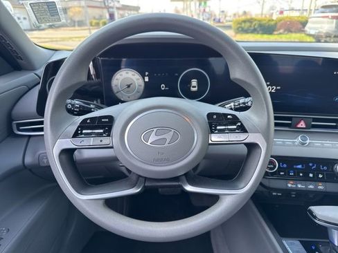 Used 2024 Hyundai Elantra SEL FWD image 10